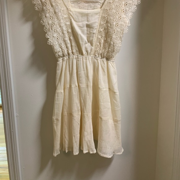 A gorgeous creamy white dress, made by Moon River. - Picture 2 of 4